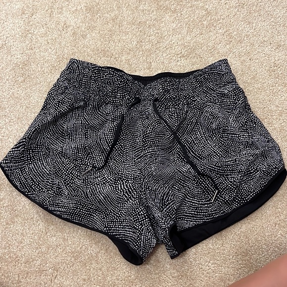 Lululemon reversible short - Picture 3 of 6